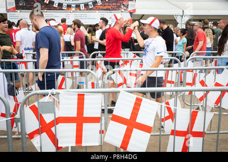 Manchester, UK 11 juillet 2018. Fans réagir à la FIFA World Cup match de demi-finale entre l'Angleterre et la Croatie à la Coupe du Monde Auto Trader le dépistage. Credit : Andy Barton/Alamy Live News Banque D'Images