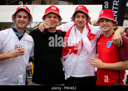 Manchester, UK 11 juillet 2018. Fans réagir à la FIFA World Cup match de demi-finale entre l'Angleterre et la Croatie à la Coupe du Monde Auto Trader le dépistage. Credit : Andy Barton/Alamy Live News Banque D'Images