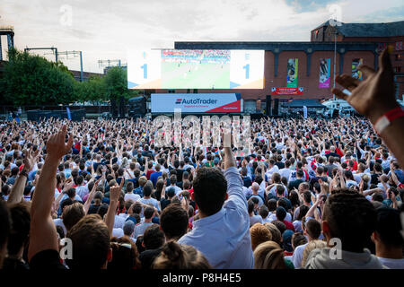 Manchester, UK 11 juillet 2018. Fans réagir à la FIFA World Cup match de demi-finale entre l'Angleterre et la Croatie à la Coupe du Monde Auto Trader le dépistage. Credit : Andy Barton/Alamy Live News Banque D'Images