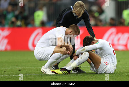 Moscou, Russie. 11 juillet, 2018. L'Angleterre Eric Dier (L) Dele confort alli après la Coupe du Monde FIFA 2018 demi-finale entre l'Angleterre et la Croatie dans la région de Moscou, Russie, le 11 juillet 2018. La Croatie a gagné 2-1 et se qualifie pour la finale. Credit : Xu Zijian/Xinhua/Alamy Live News Banque D'Images