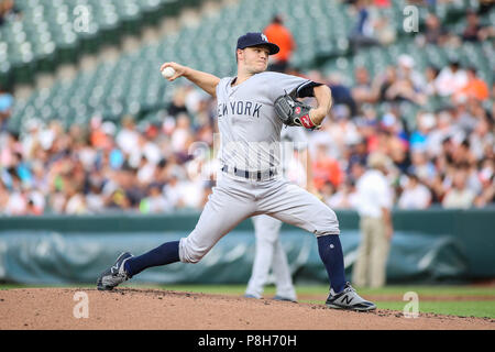 Baltimore, MD, USA. 11 juillet, 2018. Le lanceur partant des Yankees de New York Sonny Gray (55) offre un emplacement en première manche au cours de l'action entre la MLB Yankees de New York et le Baltimore Orioles à Camden Yards de Baltimore, MD. Yankee vaincre les Orioles 9-0. Jonathan Huff/CSM/Alamy Live News Banque D'Images