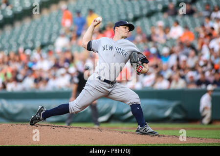 Baltimore, MD, USA. 11 juillet, 2018. Le lanceur partant des Yankees de New York Sonny Gray (55) offre un emplacement en première manche au cours de l'action entre la MLB Yankees de New York et le Baltimore Orioles à Camden Yards de Baltimore, MD. Yankee vaincre les Orioles 9-0. Jonathan Huff/CSM/Alamy Live News Banque D'Images
