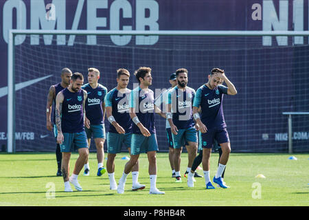 12 juillet 2018 - Sergi Roberto de l'Espagne, Munir El Haddadi de l'Espagne, Douglas Pereira de Paco Alcacer do Brasil, de l'Espagne, Denis SuÃ rez, de l'Espagne, Rafinha Alcantara de Brasil et Lucas digne de la France au cours de la première session de formation du FC Barcelone de la saison 2018/2019 de la Liga pre de Ciutat Esportiva Joan Gamper, Barcelone le 11 juillet 2018. Crédit : Xavier Bonilla/AFP7/ZUMA/Alamy Fil Live News Banque D'Images