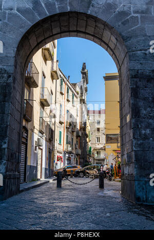 San Gennaro Gate à partir de 16e siècle, l'une des portes de la vieille ville, Naples, Italie Banque D'Images