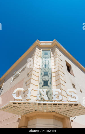 Entrée d'un vieux cinéma à Malaga, Andalousie, espagne. Banque D'Images