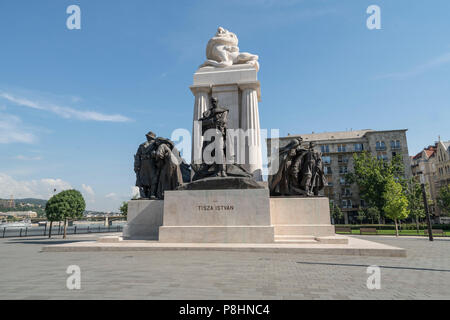 Vue du monument de la Place Kossuth de Budapest, Hongrie Banque D'Images