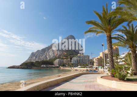 La Fossa espagne Levante beachCap avec Calp rock Penon de Ilfach sur coûts thwe Blanca Banque D'Images