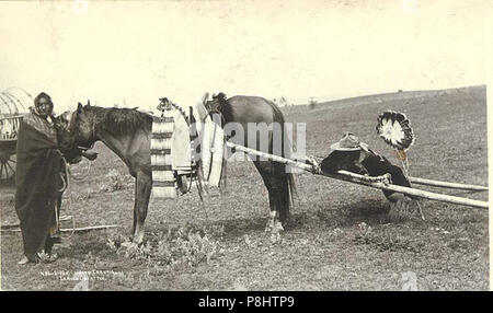 . 522 Indiens Sioux travois, ca 1893 LAROCHE (138) Banque D'Images