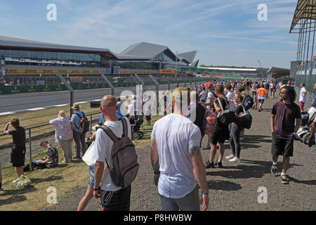 Silverstone Circuit de Formule 1 et l'entrée des spectateurs, le Northamptonshire, West Midlands, England, UK Banque D'Images