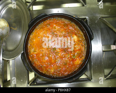 Moqueca Capixaba, ragoût de poisson, pot, Espírito Santo, Brésil. Banque D'Images