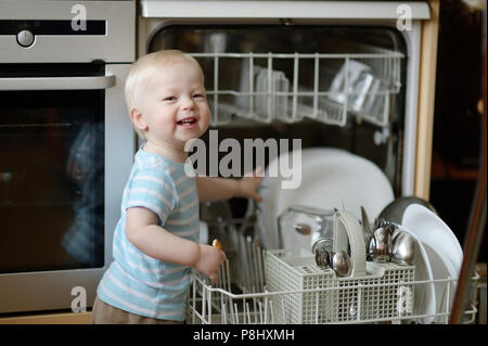 Mommy's Little Helper joyeux Banque D'Images