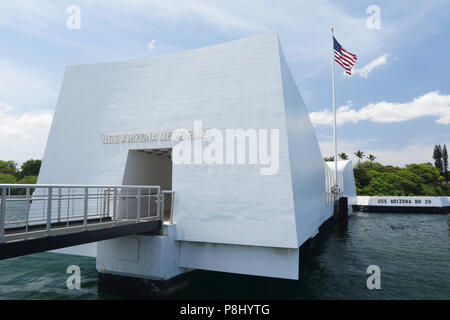 USS Arizona Memorial, la Deuxième Guerre mondiale, la Vaillance dans le Pacifique National Monument, Pearl Harbor, Honolulu, Oahu, Hawaii, USA. Banque D'Images