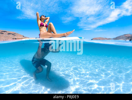 Couple paddle à plage Balandra Banque D'Images