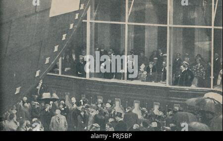 'Lancement du nouveau paquebot géant britannique le RMS Queen Mary, le 26 septembre 1934', (1936) Artiste : Inconnu. Banque D'Images