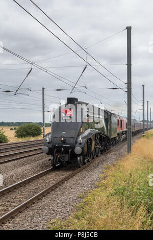 Sandy, Royaume-Uni. 10 juillet 2018. Nigel Gresley conçu un4 pacific 60009 Union des approches de l'Afrique du Sud avec la RAF station sable charte 100 Banque D'Images