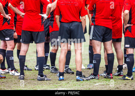 POINTNOIRE/CONGO - 18MAI2013 - Équipe d'amis amateurs de rugby Banque D'Images