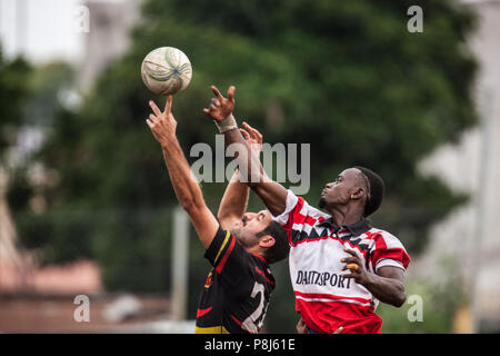 POINTNOIRE/CONGO - 18MAI2013 - Équipe d'amis amateurs de rugby Banque D'Images