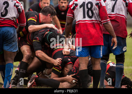 POINTNOIRE/CONGO - 18MAI2013 - Équipe d'amis amateurs de rugby Banque D'Images