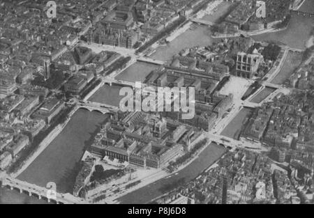 L'ancienne île 'Coeur de Paris avec ses neuf ponts vu de l'Air', c1935. Artiste : Inconnu. Banque D'Images