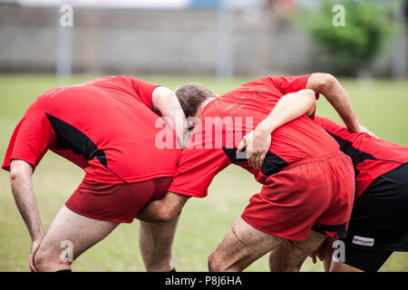 POINTNOIRE/CONGO - 18MAI2013 - Équipe d'amis amateurs de rugby Banque D'Images