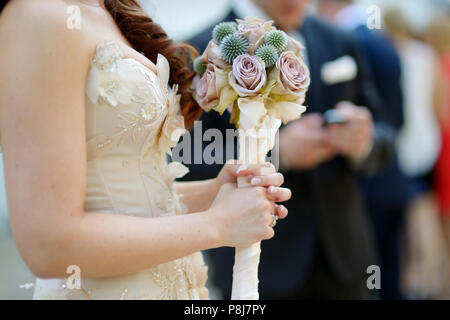 Mariée est maintenant un beau bouquet de mariage Banque D'Images