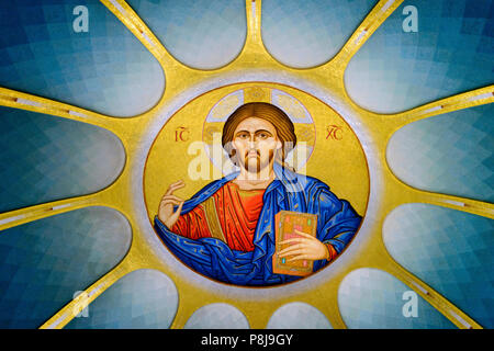 Mosaïque avec le Christ Pantocrator, détail, dôme de la cathédrale orthodoxe de la résurrection, Tirana, Albanie Banque D'Images