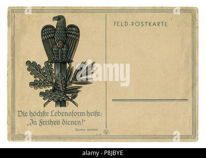 Carte postale historique allemand : un aigle perché sur une épée. Quote writer : La forme la plus élevée de la vie est de servir à la liberté ! Theodor Fontane. Allemagne Banque D'Images