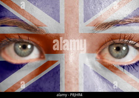 Visage peint avec British Union Jack flag closeup Banque D'Images