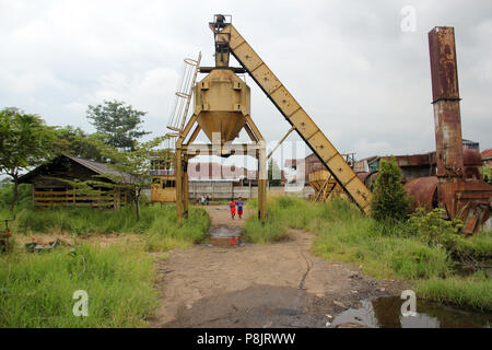 L'équipement de traitement de l'asphalte. Bandung. L'Indonésie. Banque D'Images