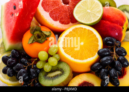 Les fruits sur la table Banque D'Images