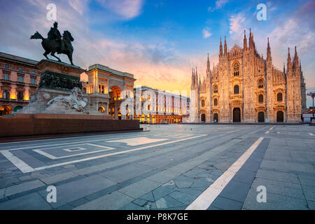Milan. Cityscape image de Milan, Italie avec la cathédrale de Milan pendant le lever du soleil. Banque D'Images