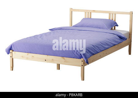 Lit en bois isolé sur blanc : clipping path Banque D'Images