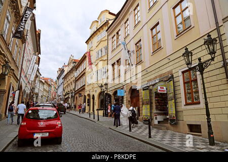 Nerudova, Malá Strana (Petit quartier), Prague, Tchéquie (République tchèque), de l'Europe Banque D'Images