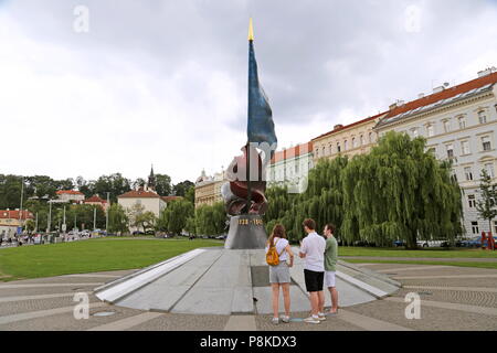 Monument aux soldats tombés pendant la SECONDE GUERRE MONDIALE par Vladimír Preclík. Klárov, Malá Strana (Petit quartier), Prague, Tchéquie (République tchèque), de l'Europe Banque D'Images