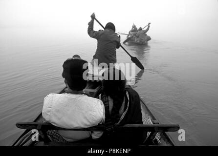 Bateau pour les touristes une île game lodge - Parc national de Chitwan, au Népal Banque D'Images