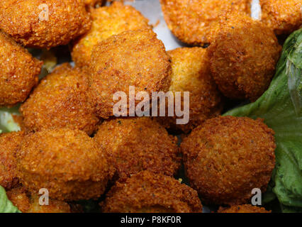 Boules de falafel frit Banque D'Images