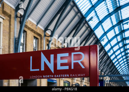 London North Eastern Railway signe, la gare de King's Cross, Londres, Angleterre, Royaume-Uni Banque D'Images
