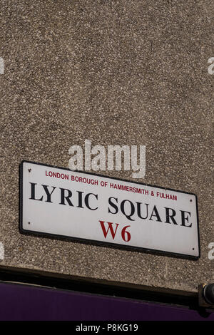 Lyric Square street sign, Hammersmith, Londres, Angleterre, Royaume-Uni Banque D'Images