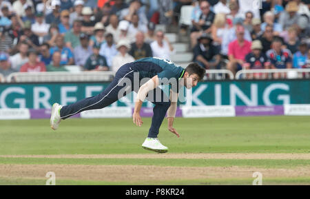 Nottingham, Royaume-Uni. 12 juillet 2018, c'est Royal, un jour international, l'Angleterre v l'Inde, Trent Bridge, Mark Wood bowling for England Crédit : David Kissman/Alamy Live News Banque D'Images