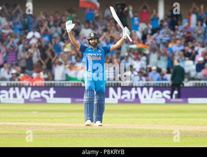 Nottingham, Royaume-Uni. 12 juillet 2018, c'est Royal, un jour international, l'Angleterre v l'Inde, Trent Bridge, Rohit Sharma célèbre atteindre son siècle pour l'Inde Crédit : David Kissman/Alamy Live News Banque D'Images