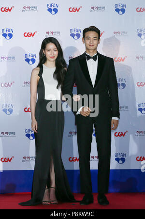 Bucheon, Corée du Sud. 12 juillet, 2018. Le chanteur sud-coréen Choi Min-ho (R) et l'actrice Lim Ji-yeon apparaissent au 22e Festival International du Film Fantastique Bucheon tapis rouge de Bucheon, Corée du Sud, le 12 juillet 2018. Les 10 jours de 22e Festival International du Film Fantastique Bucheon, avec son thème comme "l'amour, de fantaisie et d'aventure", a donné le coup d'ici jeudi. Credit : Wang Jingqiang/Xinhua/Alamy Live News Banque D'Images