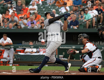 Baltimore, États-Unis d'Amérique. 11 juillet, 2018. New York Yankees voltigeur de droite juge Aaron (99) vole dans la première manche contre les Orioles de Baltimore à l'Oriole Park at Camden Yards de Baltimore, MD, le mercredi, Juillet 11, 2018. Credit : Ron Sachs/CNP (restriction : NO New York ou le New Jersey Journaux ou journaux dans un rayon de 75 km de la ville de New York) | Conditions de crédit dans le monde entier : dpa/Alamy Live News Banque D'Images