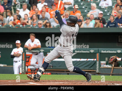 Baltimore, États-Unis d'Amérique. 11 juillet, 2018. New York Yankees shortstop Didi Grégoire (18) mouches ion la première manche contre les Orioles de Baltimore à l'Oriole Park at Camden Yards de Baltimore, MD, le mercredi, Juillet 11, 2018. Credit : Ron Sachs/CNP (restriction : NO New York ou le New Jersey Journaux ou journaux dans un rayon de 75 km de la ville de New York) | Conditions de crédit dans le monde entier : dpa/Alamy Live News Banque D'Images