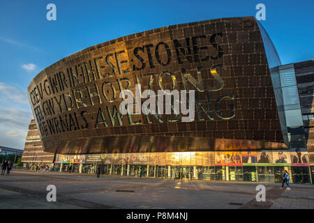 Le Welsh Millennium Centre, architecte Percy Thomas, Cardiff, South Glamorgan, Wales, Royaume-Uni Banque D'Images