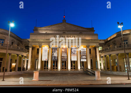 Teatro Solis, théâtre, Crépuscule, Montevideo, Uruguay Banque D'Images