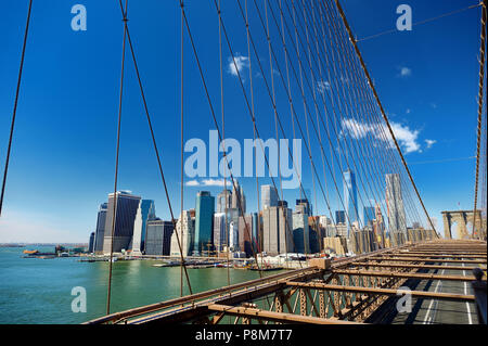 L'horizon spectaculaire de Manhattan de Brooklyn Bridge, New York Banque D'Images