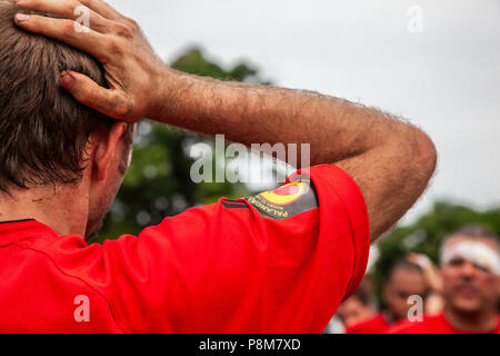 POINTNOIRE/CONGO - 18MAI2013 - joueur de rugby amateur pour réchauffer Banque D'Images