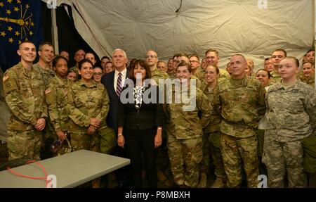 Vice-président Mike Pence a visité les troupes de la 38e Division d'infanterie à Indianapolis pour la Journée nationale des Forces armées le 18 mai 2018, 18 mai 2018. () Banque D'Images