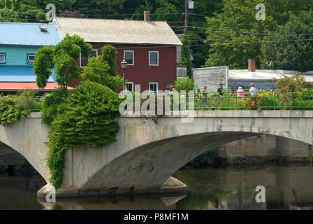 Pont de fleurs à Shelburne Falls, Comté de Franklin, Massachusetts, USA Banque D'Images