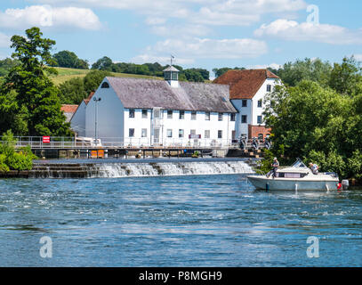 Fin de l'usine, de blocage et d'Hambleden Weir, Tamise, Berkshire, Angleterre, RU, FR. Banque D'Images
